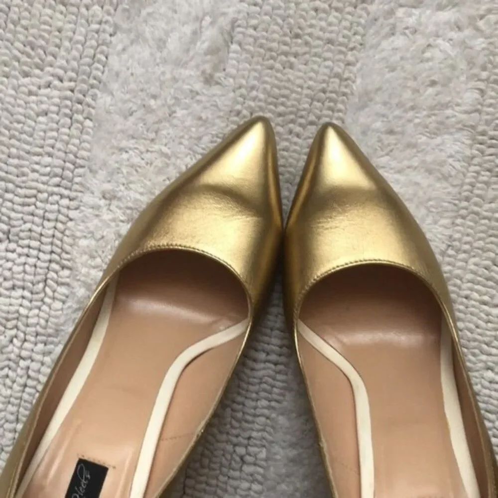 Bespoke golden leather high heel pumps, custom made